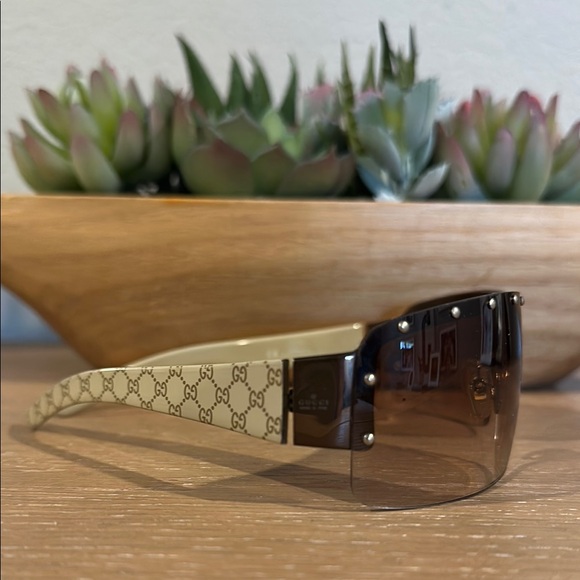 Gucci Brown & Cream Frameless Sunglasses with Gold studded frame and Logo Arms - Picture 6 of 10